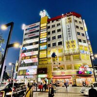 左側のエレベーターを使用