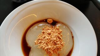 飲食店などが１１店舗入っている