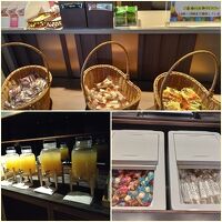 ロビーにあったお菓子と大浴場のアイスと飲み物
