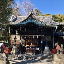 社殿はこのように古い方が味があって良い