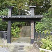 妙本寺方丈門