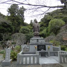 妙本寺日蓮上人像