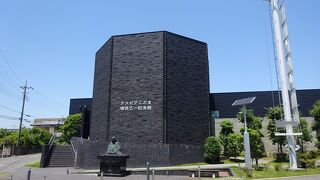 塙保己一記念館、駐車場完備。