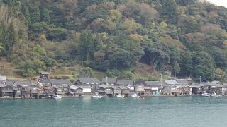 伊根の舟屋を見下ろしながらお食事ができます