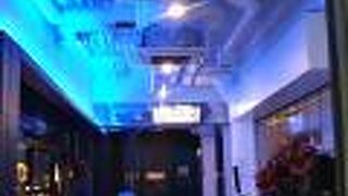 駅から直結で行けます