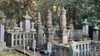 五代大岡越前守忠相の墓も