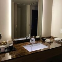 洗面も広いし、プール利用のタオルも用意あります。