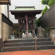 小ぢんまりとした神社