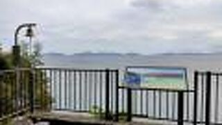 展望デッキで希望の鐘を鳴らす