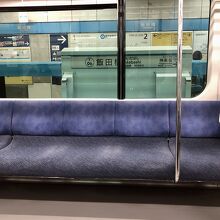 車内　次の神楽坂で降りる