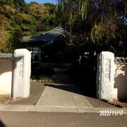 旧武蔵国分寺跡の北側にあります。