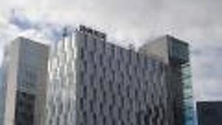 外観が個性的で美しい建物です。