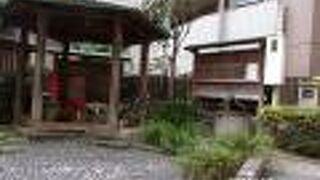 宝永四年六地蔵の境内にあります。