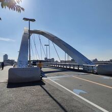 鶴見川にかかる鶴見川橋