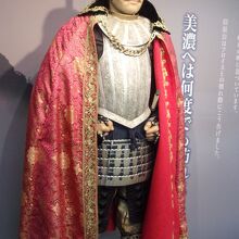 織田信長公のマネキンが歓迎してくれる。