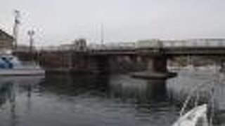 この北浜橋の下をくぐって小樽港に出ました。