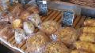 午前中に行かないと売り切れてしまうそうです、平日の10時ではたくさんありました