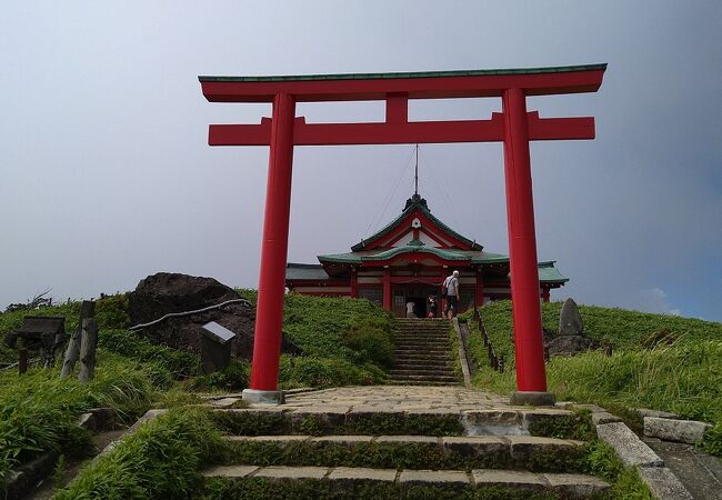 駒ケ岳山頂に鎮座している神社