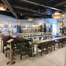 豊岡細工の展示と製作体験コーナー。