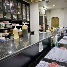 古いながら、清潔で、こざっぱりしている店内