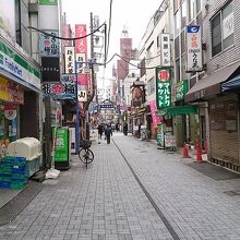 飲食店が並んでいます