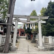 住宅街の中の神社