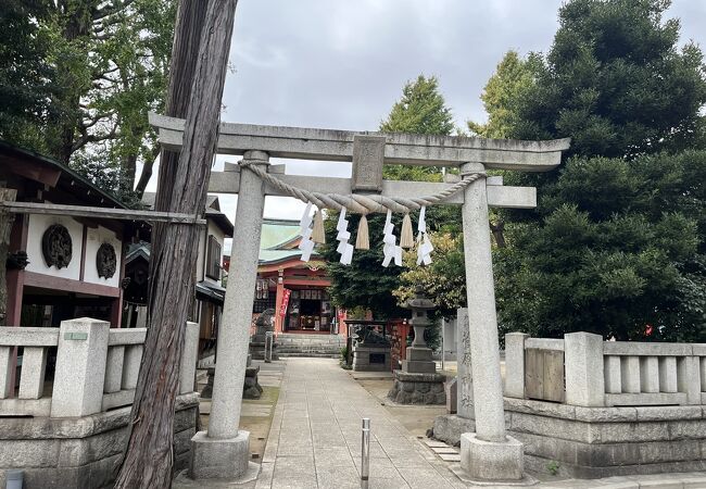 住宅街の中の神社