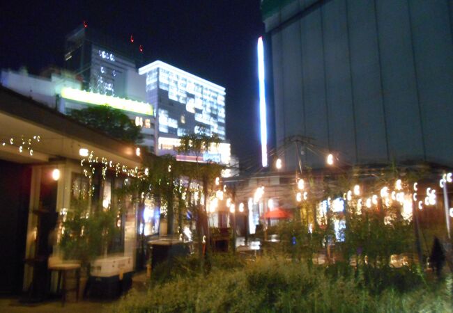 夜の雰囲気が好き