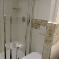 洗面所の一番奥にバスルーム