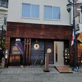 尾道駅から本通商店街を1km程の、お洒落なホテルです。