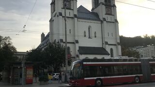ミラベル公園前でバスから降りたら