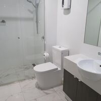 浴室も清潔ですが、浴槽は無いのでお風呂に入りたい方は不満かも