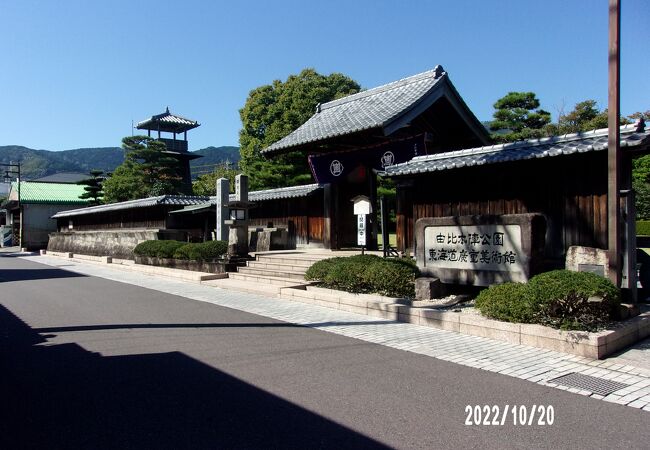 旧東海道第16番目の由比宿の中にあります。