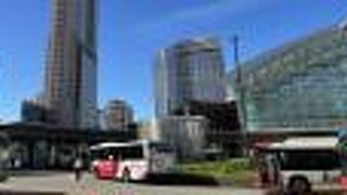 たくさんのバスが発着