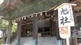 本宮にも負けない風格がある神