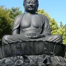 乗蓮寺の敷地内の東京大仏です。赤塚大仏とも呼ばれています。