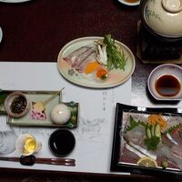 夕食。他にタコステーキ、魚唐揚、茶碗蒸し、ご飯、味噌汁など