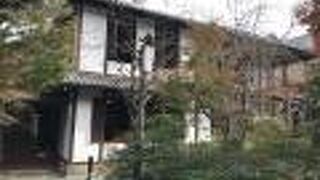 同志社の創立者である新島襄と妻八重の私邸