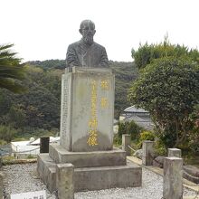 天草のキリスト教伝道に生涯を捧げたガルニエ神父像