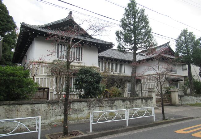 日本らしさが感じられる建物の外観です
