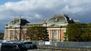 明治古都館は、フレンチルネサンス様式の建物