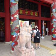 伝統的な琉球の御殿のような外観
