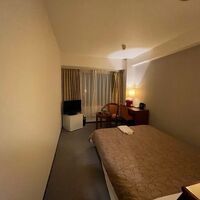 スマホが頑張って明るく見えますが実際は暗くて気が滅入る暗さ