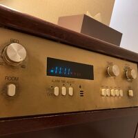 ベッドパネルも年代物。