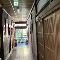 レトロな廊下です