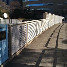 首都高速道路を渡る橋