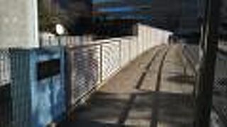 首都高速道路を渡る橋