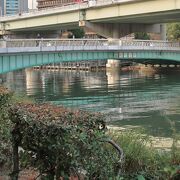 堂島川に架かる橋の一つ