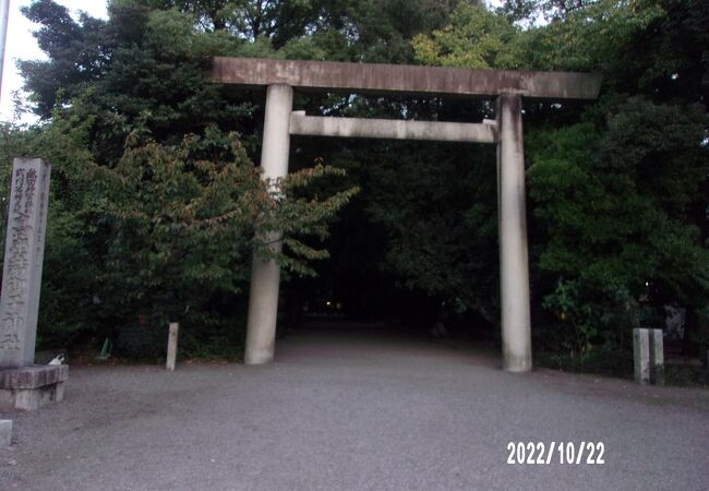 高座公園の中にあります。