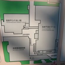 清掃工場の隣には、温水プール、入浴施設、熱帯植物館があります